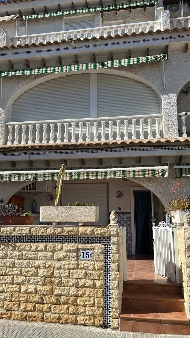 Außenansicht von Maisonette zum Verkauf in Santa Pola mit Klimaanlage, Heizung und Privatgarten