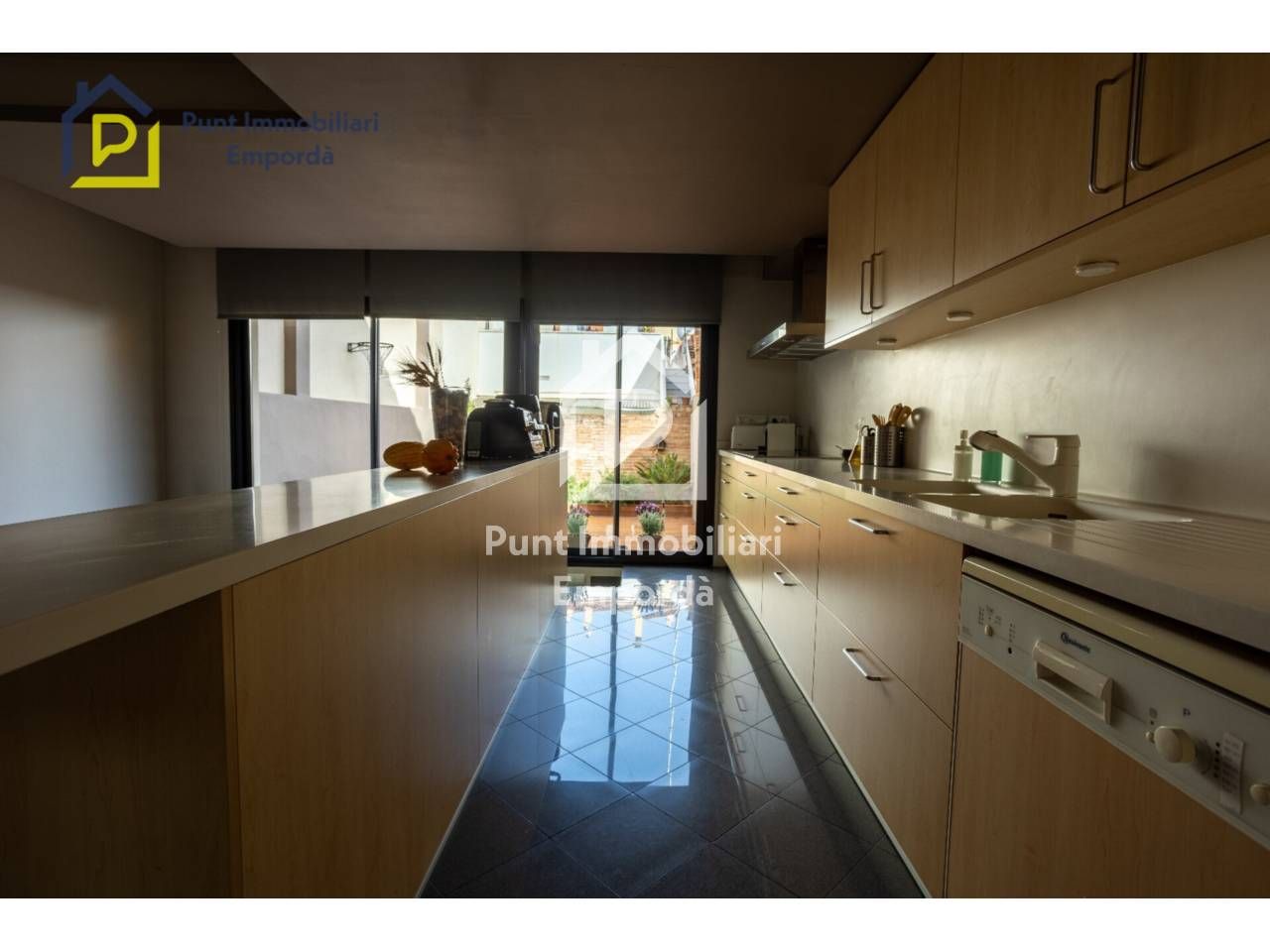 Cocina de Casa o chalet en venta en Figueres con Aire acondicionado, Calefacción y Jardín privado