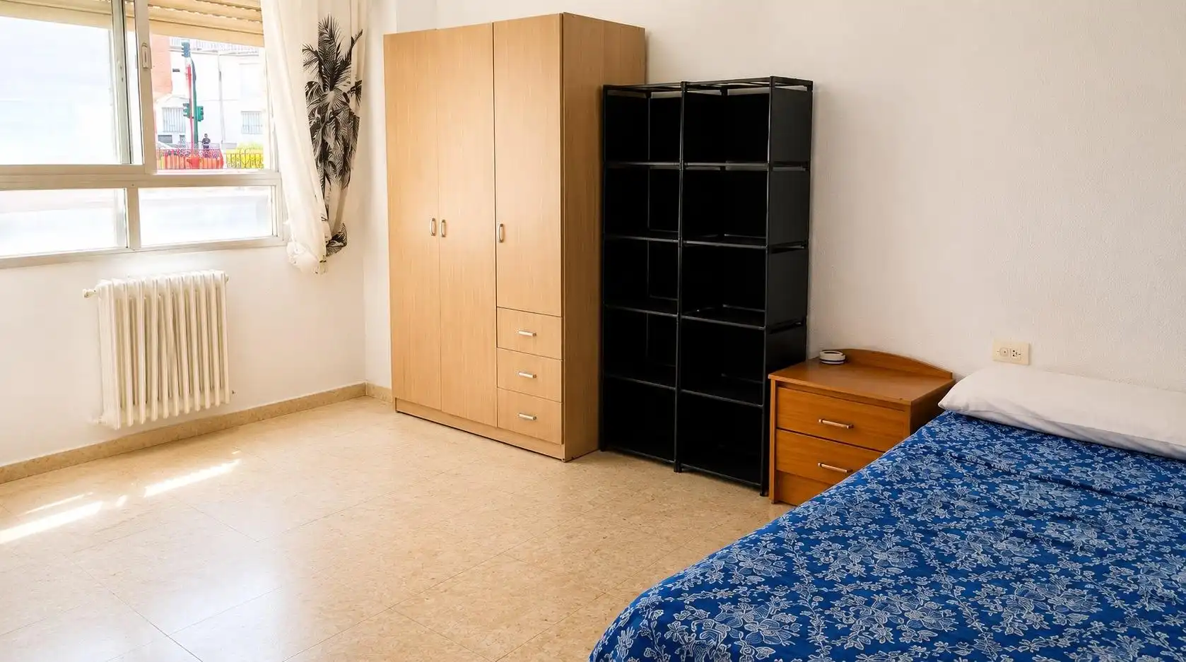 Habitación de Piso de alquiler en Granada con Terraza y Amueblado