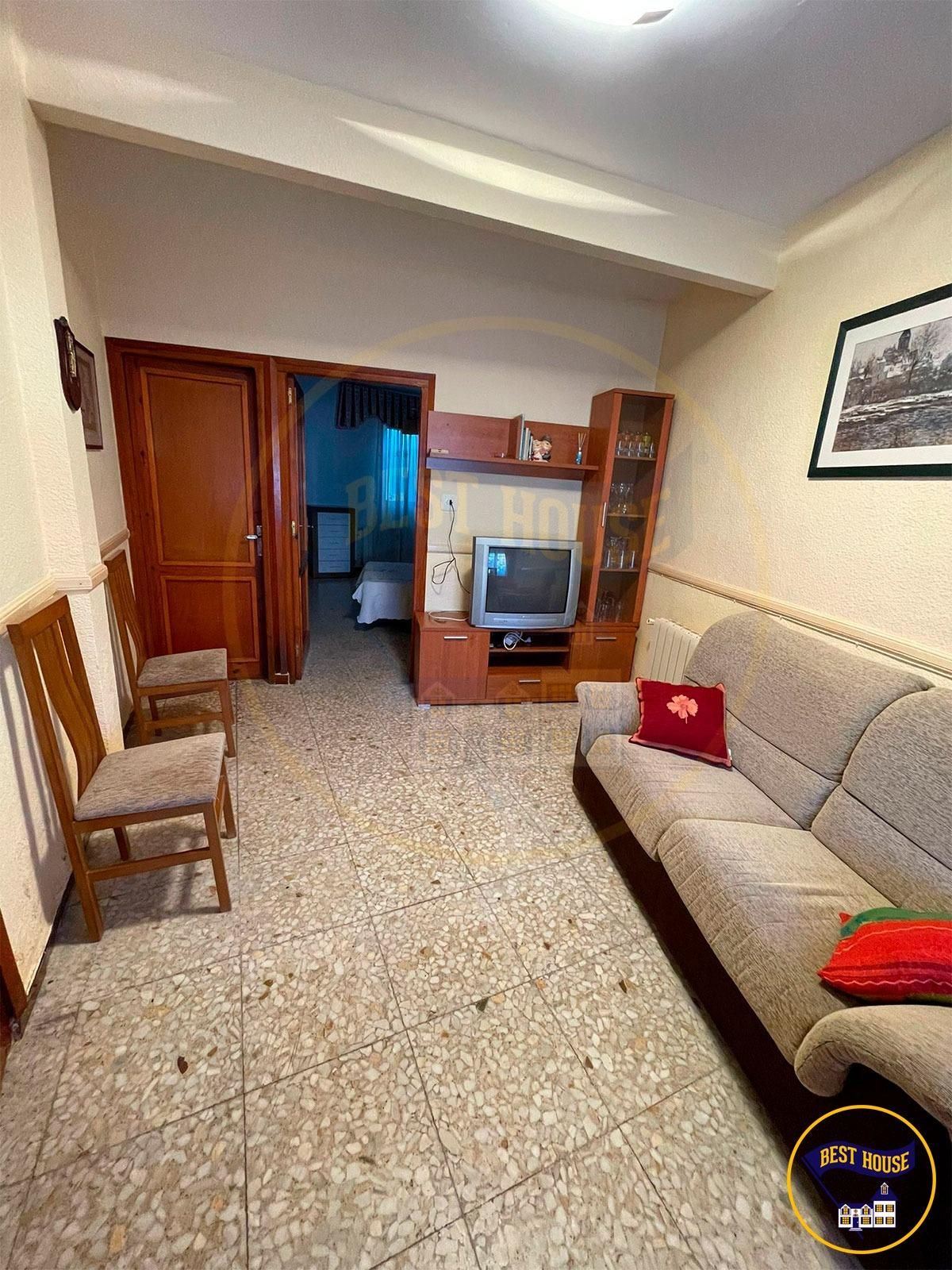 Sala d'estar de Casa o xalet en venda en San Lorenzo de la Parrilla amb Calefacció, Terrassa i Balcó