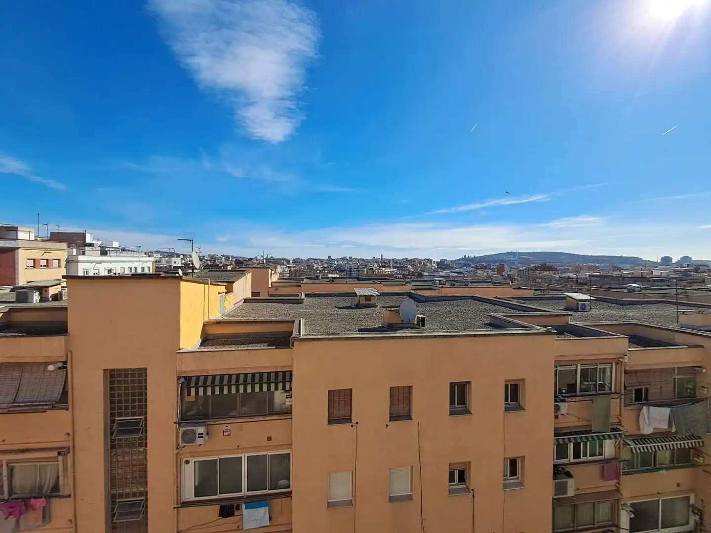Vista exterior de Apartament en venda en L'Hospitalet de Llobregat