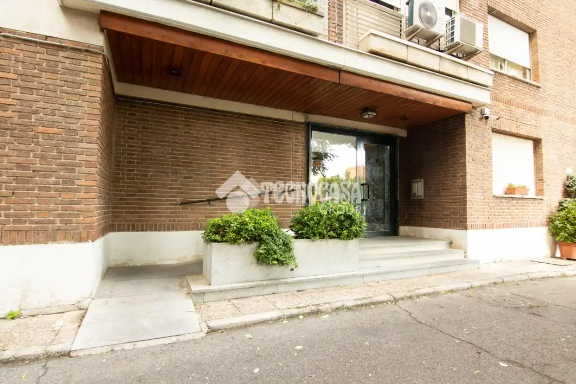Vista exterior de Piso en venta en Madrid con Calefacción, Parquet y Terraza