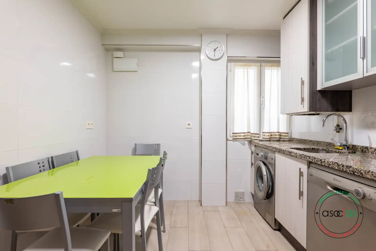Cocina de Piso en venta en Gijón  con Calefacción y Trastero