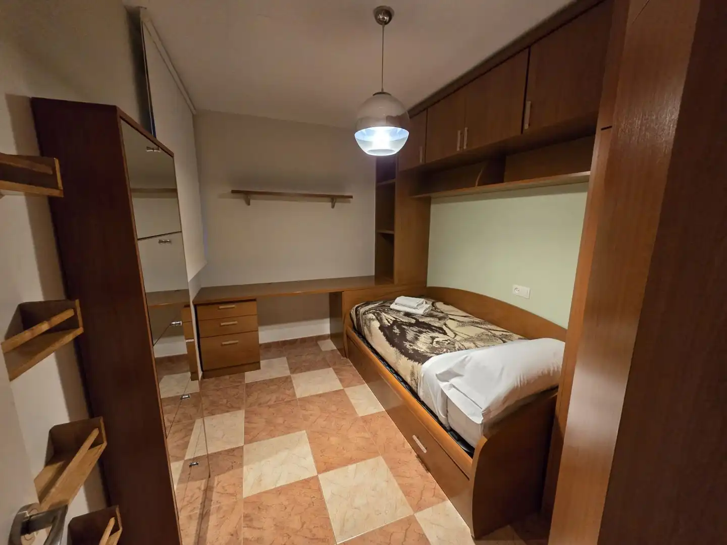 Dormitori de Pis en venda en Motril amb Aire condicionat, Terrassa i Moblat