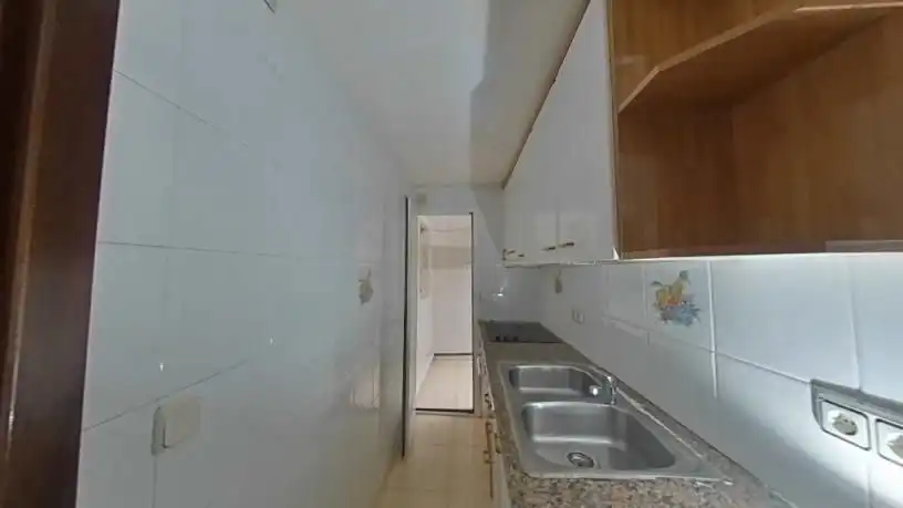 Flat for sale in Calle Miguel de Cervantes, imagen 2