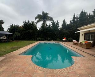 Swimming pool of House or chalet to rent in Marbella  with Air Conditioner, Heating and Private garden