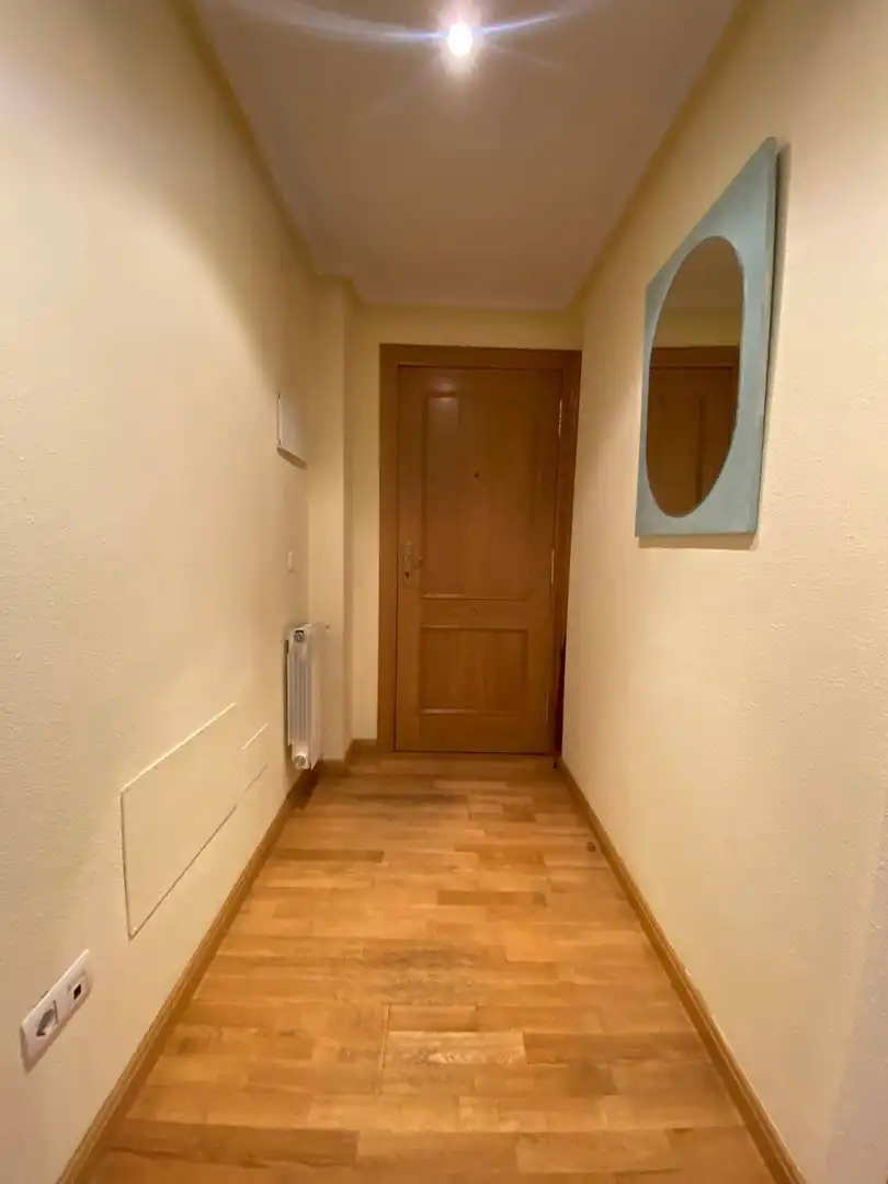 Apartament de lloguer a Calle Lancia, San Claudio - La Chantría