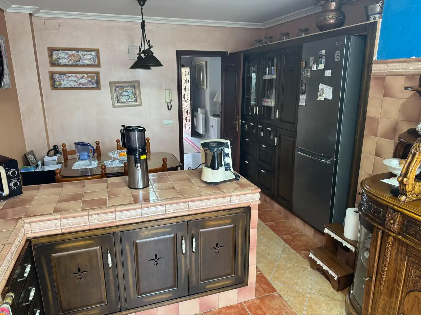 Cuina de Casa adosada en venda en Morón de la Frontera amb Aire condicionat, Jardí privat i Moblat