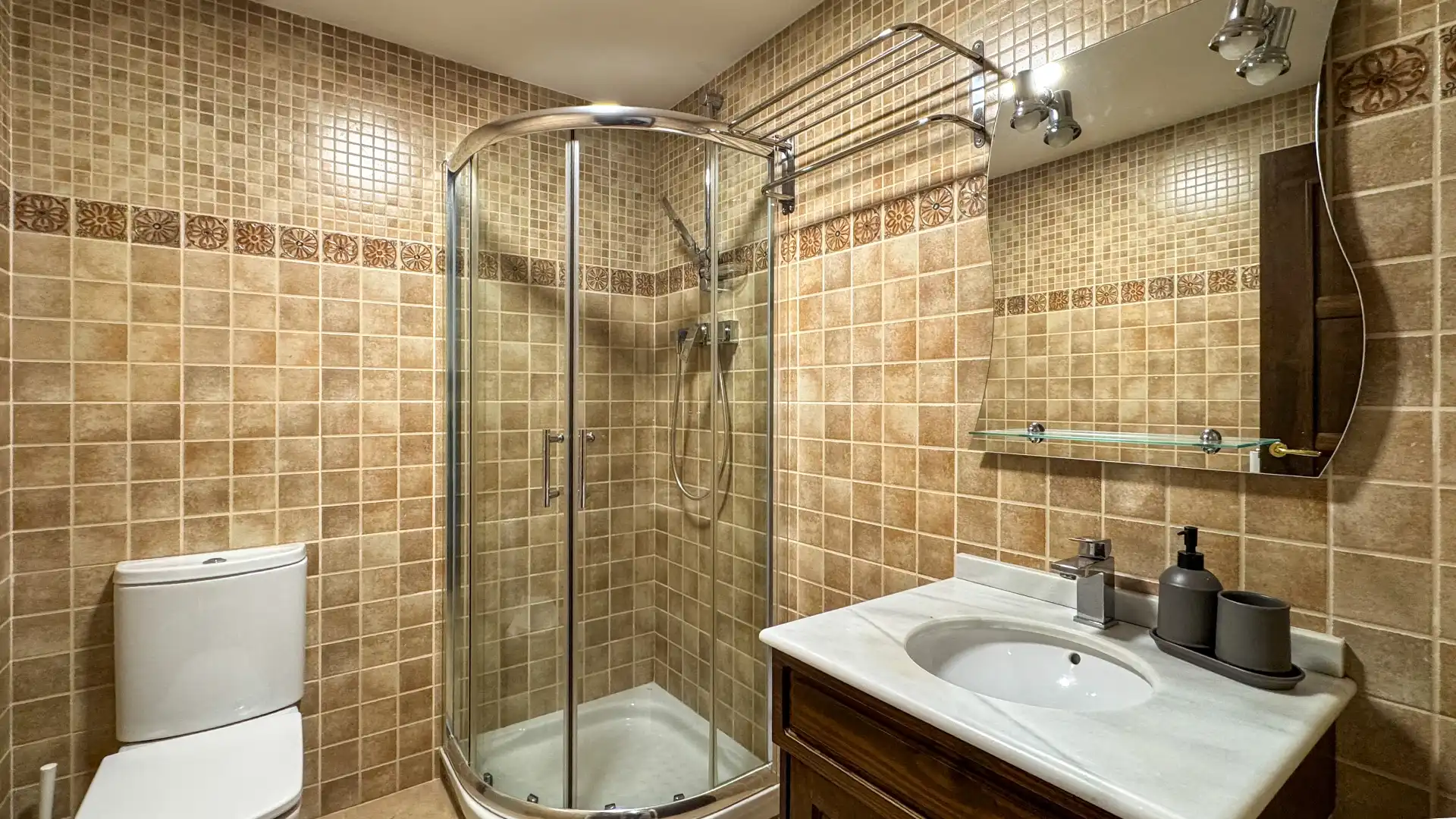 Badezimmer von Wohnung zum Verkauf in Puigcerdà mit Heizung, Parkett und Terrasse