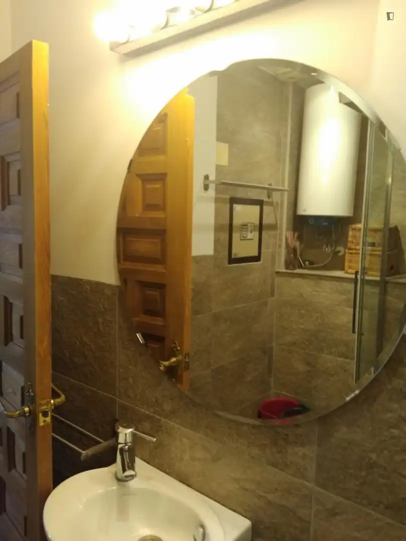 Badezimmer von Wohnung zur Miete in Madrid mit Klimaanlage, Möbliert und Waschmaschine
