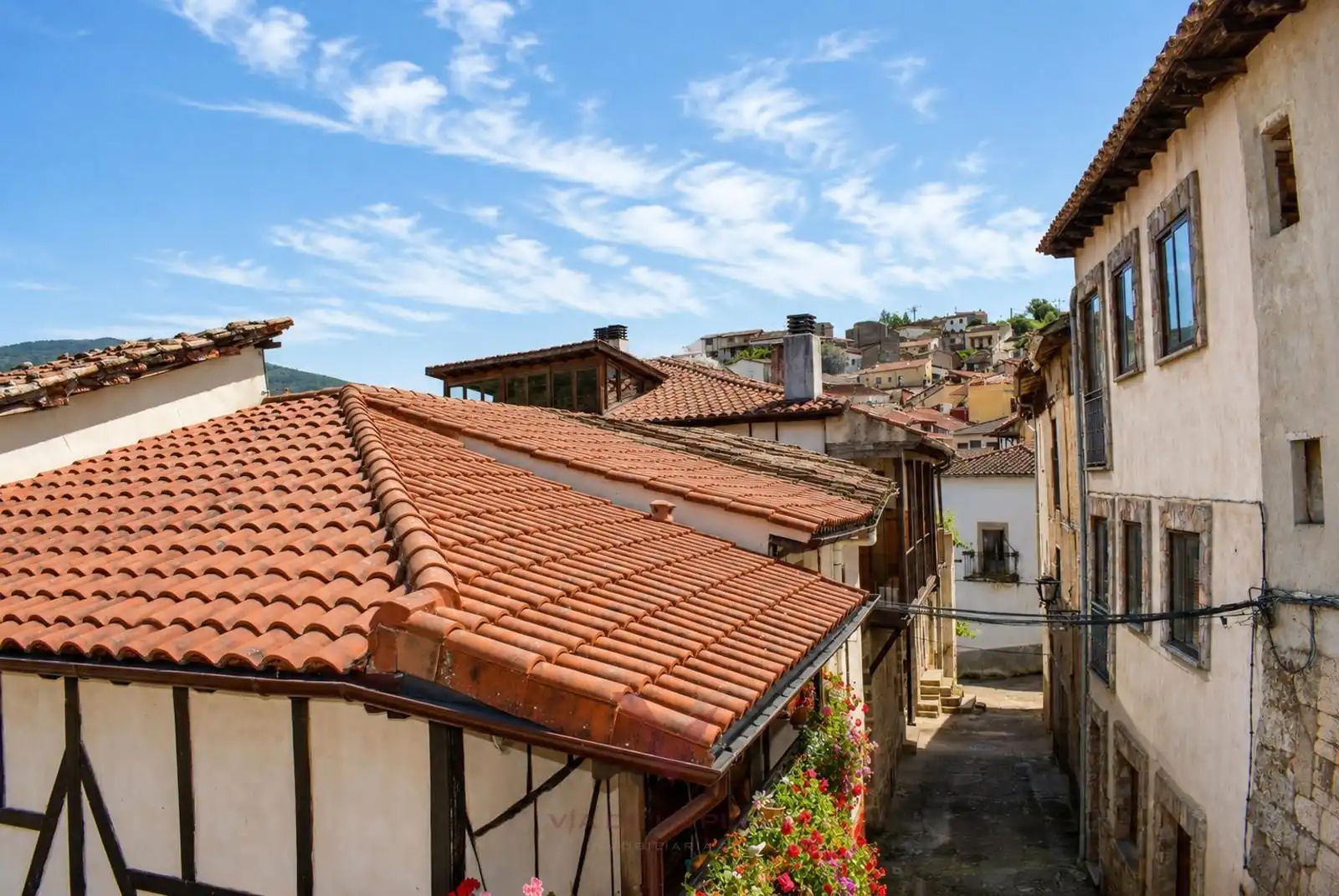 Außenansicht von Einfamilien-Reihenhaus zum Verkauf in San Esteban de la Sierra mit Heizung, Terrasse und Möbliert