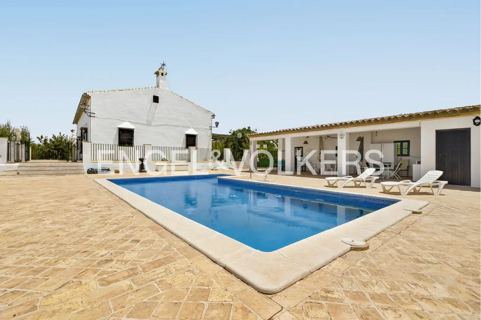 Vista exterior de Casa o chalet en venta en Osuna con Calefacción, Jardín privado y Piscina