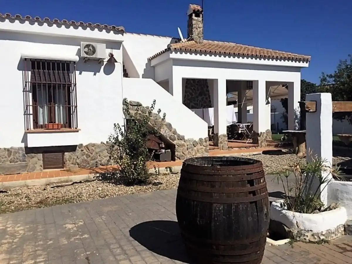 Villa mit Pool zum Verkauf in Núcleo urbano, imagen 2
