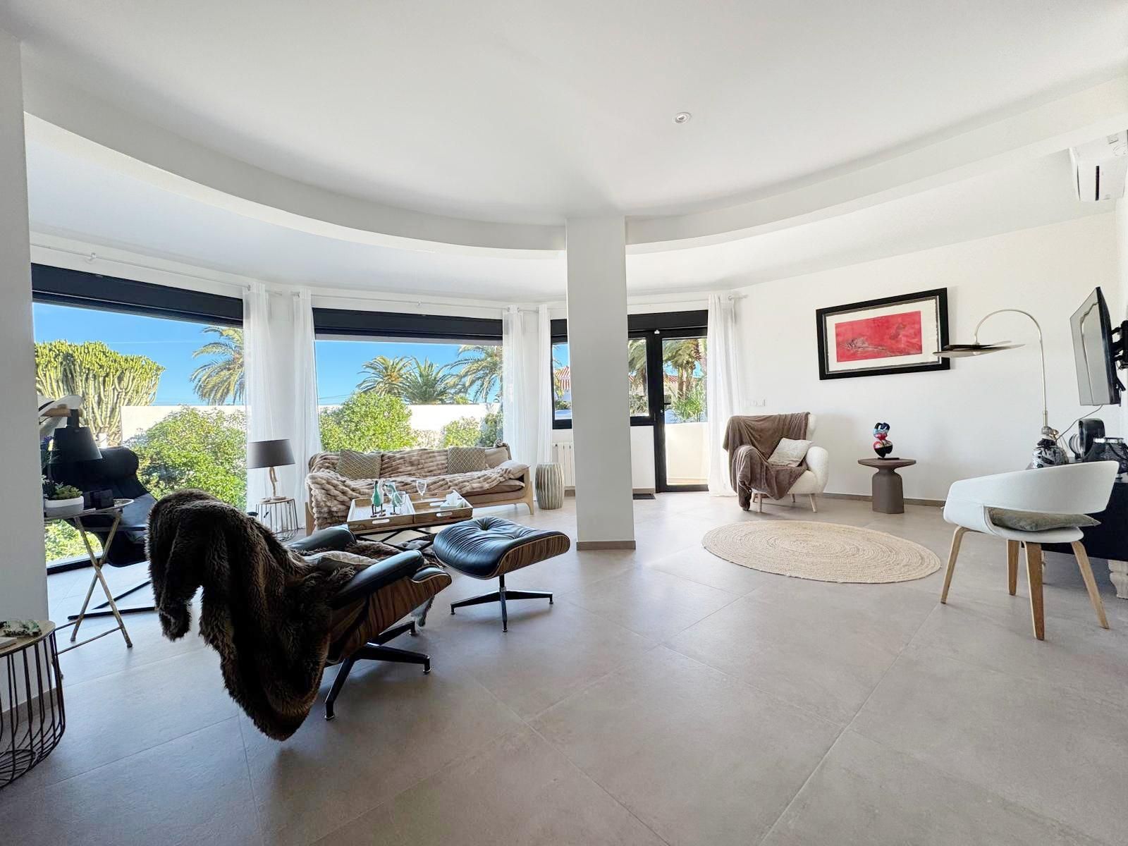 Sala d'estar de Casa o xalet en venda en Dénia amb Aire condicionat, Jardí privat i Terrassa