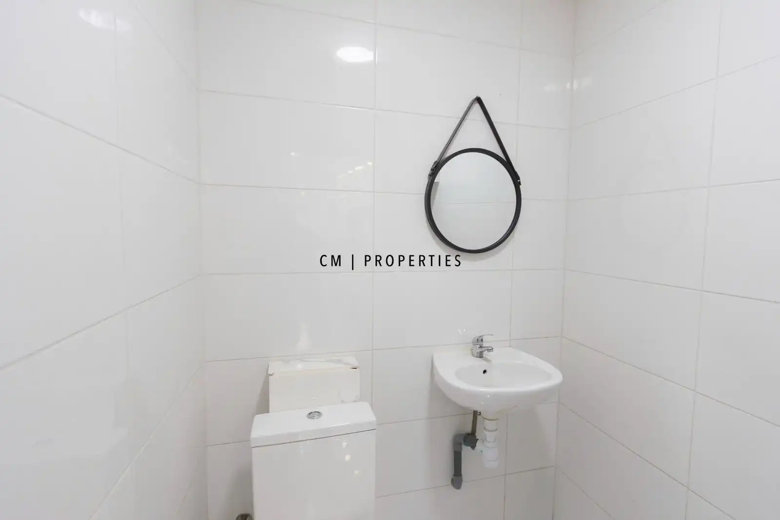 Bathroom of Commercial properties for rent in Valencia