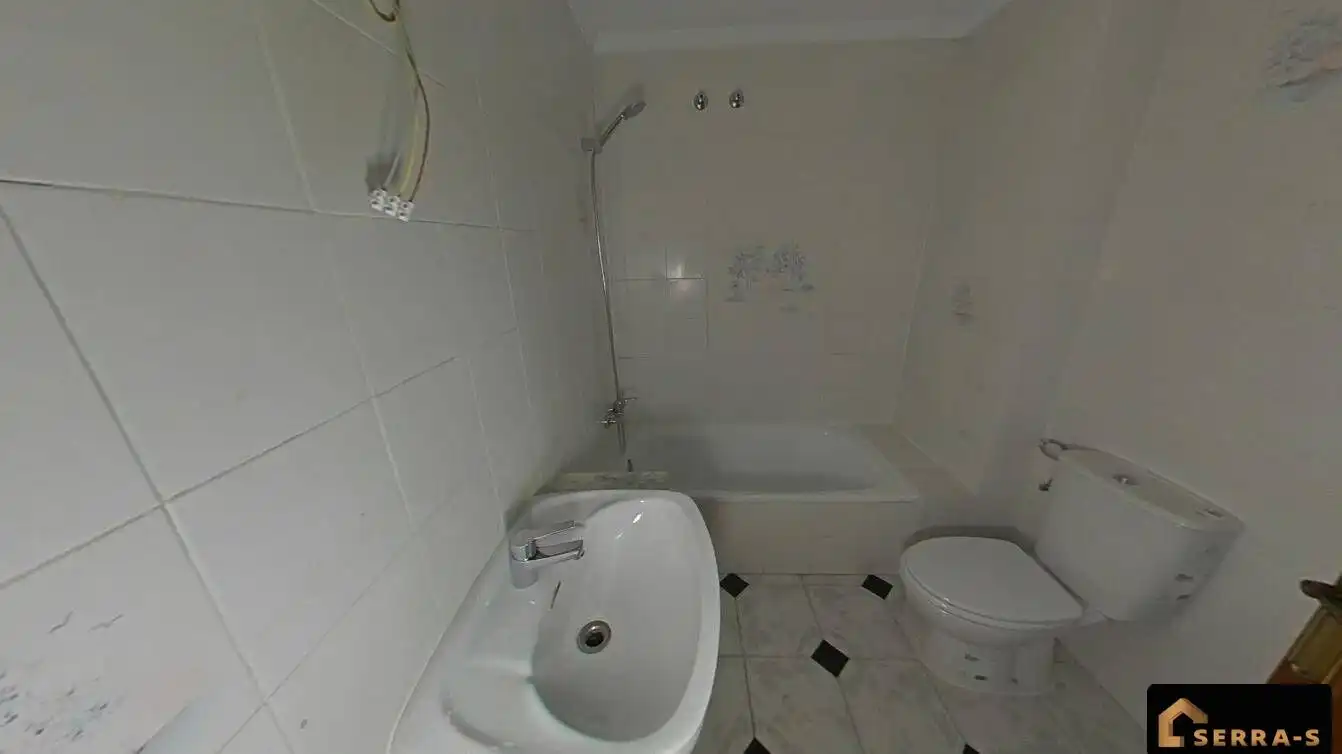 Badezimmer von Wohnung zum Verkauf in Mataró mit Balkon