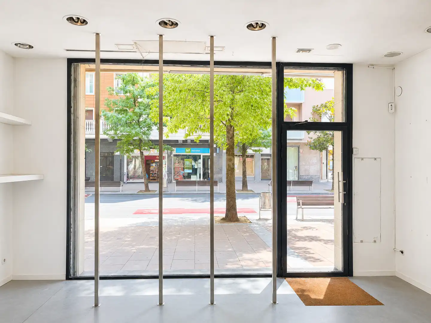 Commercial properties for rent in Irun   with Air Conditioner and Alarm