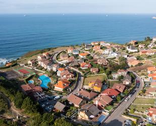 Vista exterior de Casa o xalet en venda en Carreño amb Terrassa i Piscina