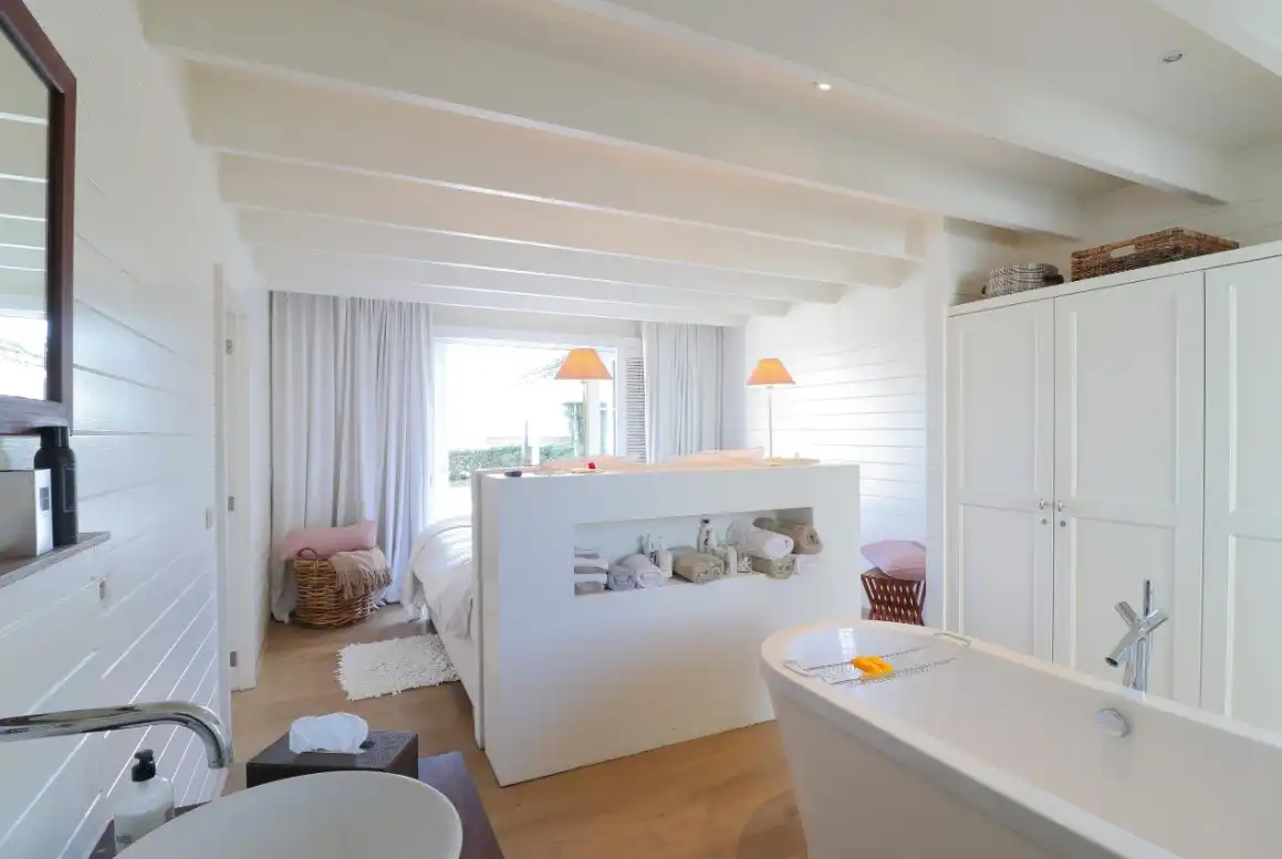 Habitación de Casa o chalet en venta en Benahavís con Aire acondicionado, Calefacción y Jardín privado