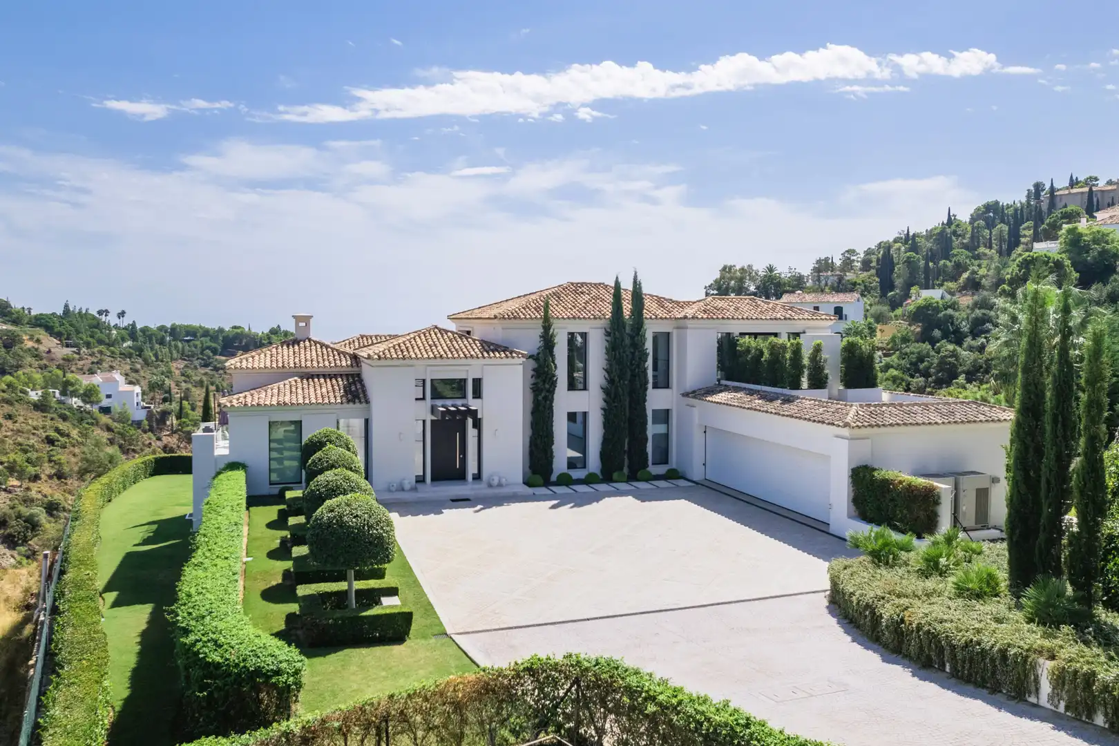 House with pool for sale in Marbella Centro