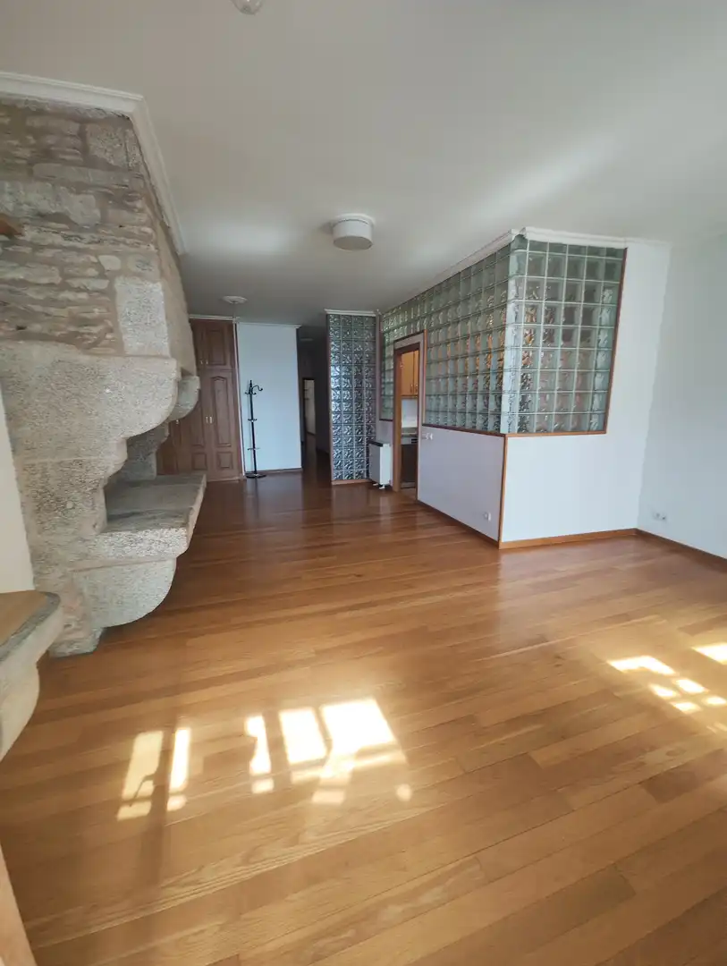 Sala de estar de Piso en venta en Santiago de Compostela  con Calefacción, Parquet y Horno