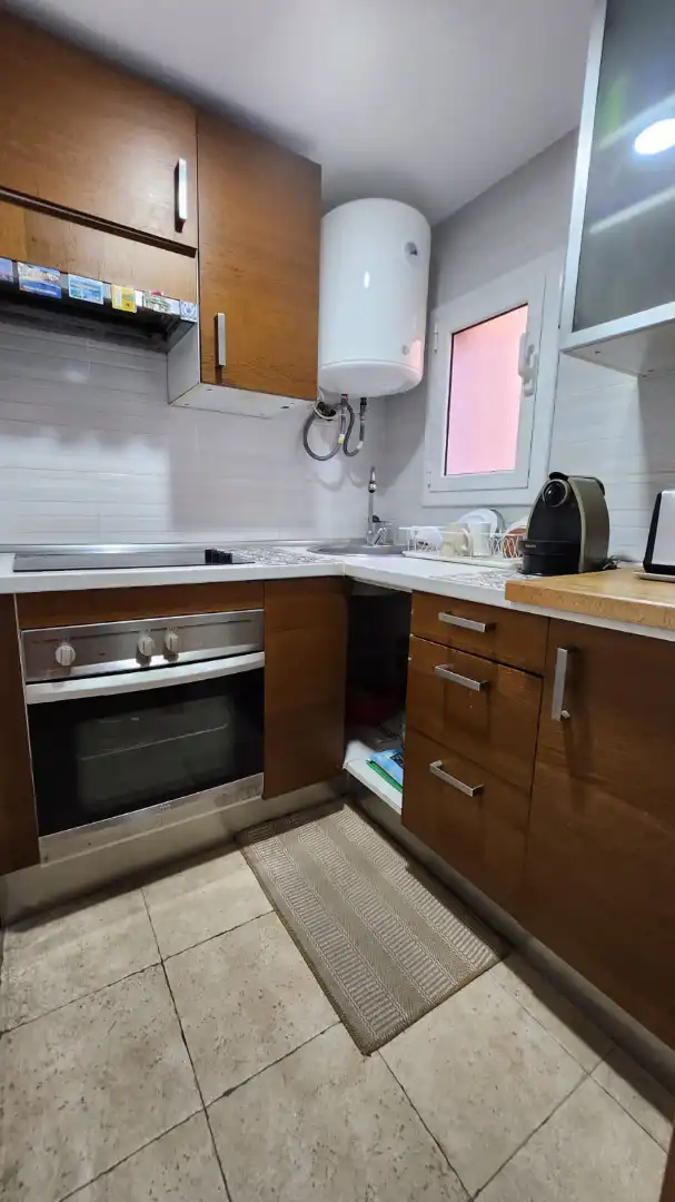 Cuina de Pis en venda en Barcelona amb Forn, Balcó i Alarma