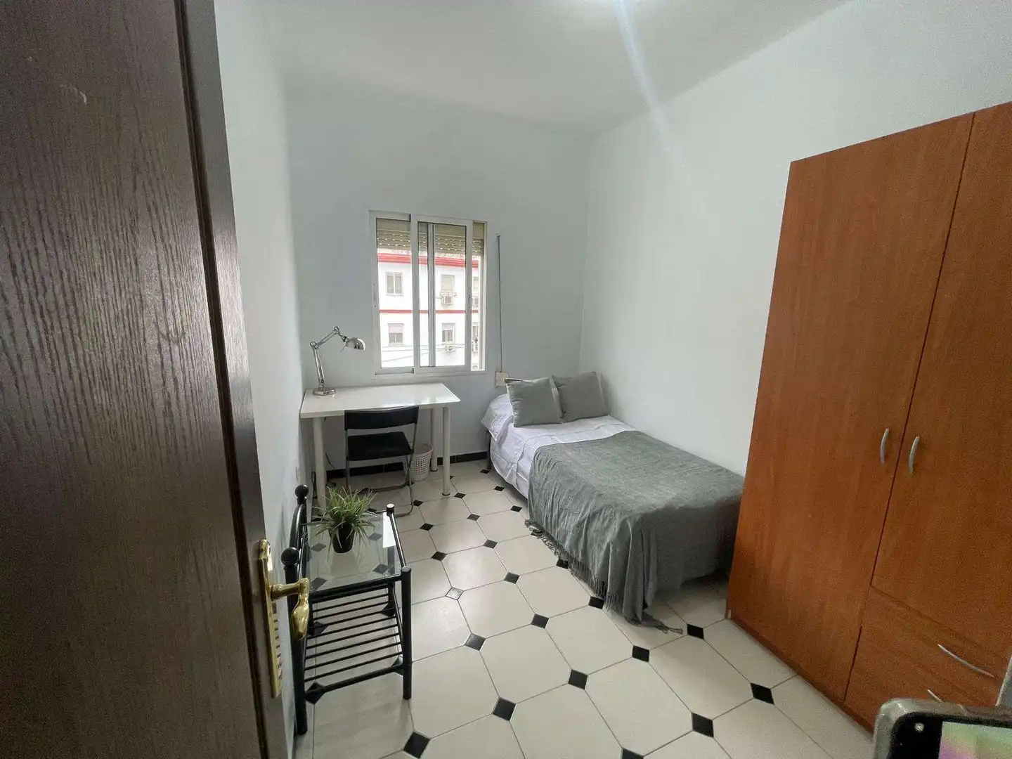 Room in Triana Este