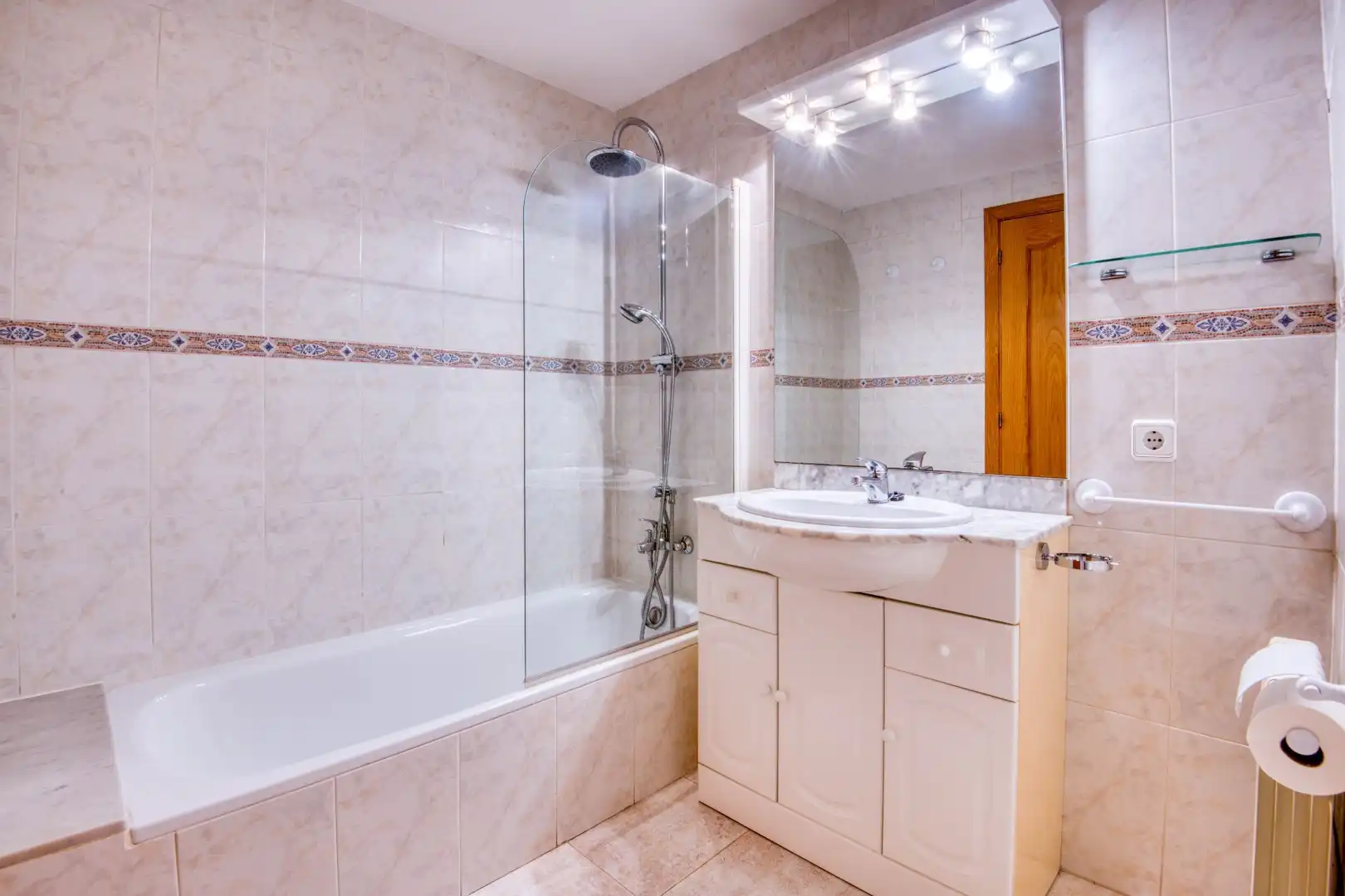 Baño de Piso en venta en Santa Cristina d'Aro con Calefacción, Terraza y Trastero