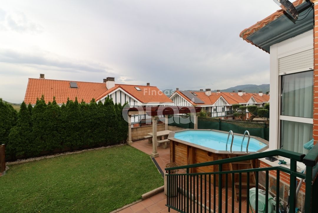 Piscina de Casa adosada en venda en Abanto y Ciérvana-Abanto Zierbena amb Calefacció, Jardí privat i Terrassa