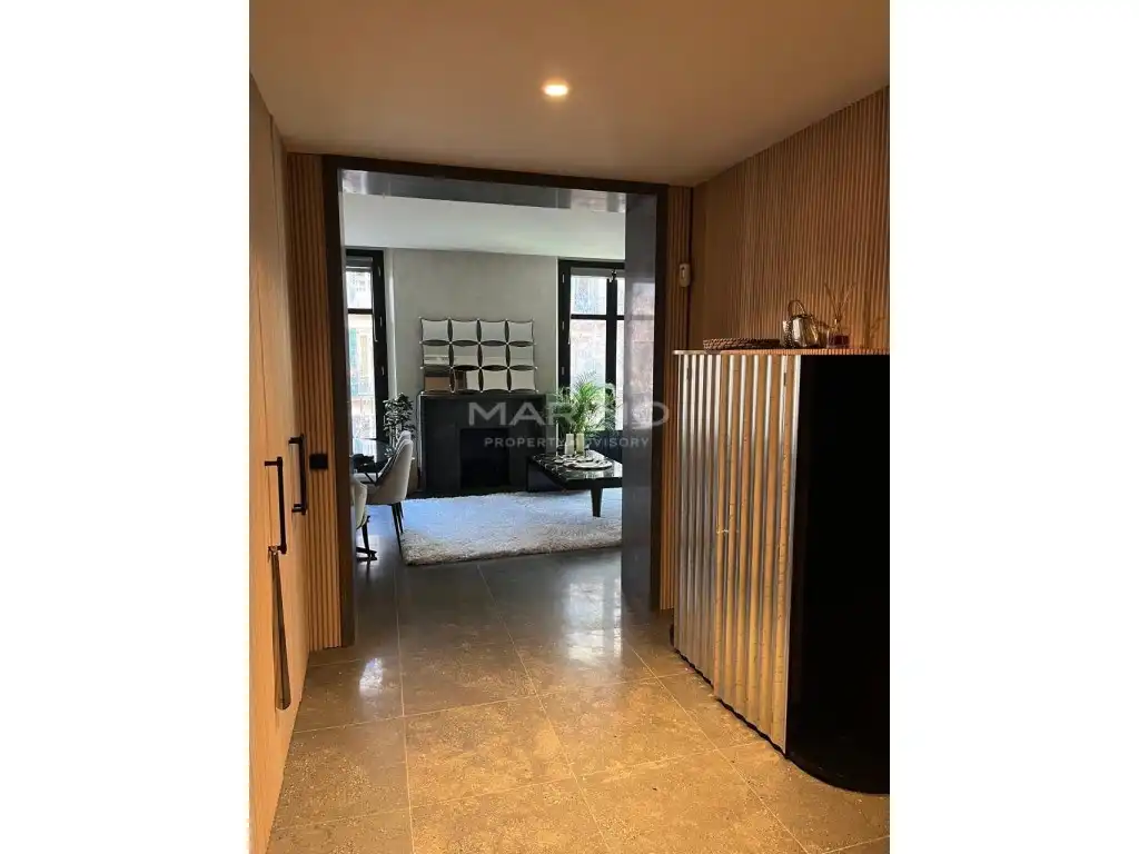Wohnung zum Verkauf in Barcelona mit Klimaanlage und Balkon