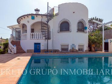 Villa con piscina in vendita a El Montgó