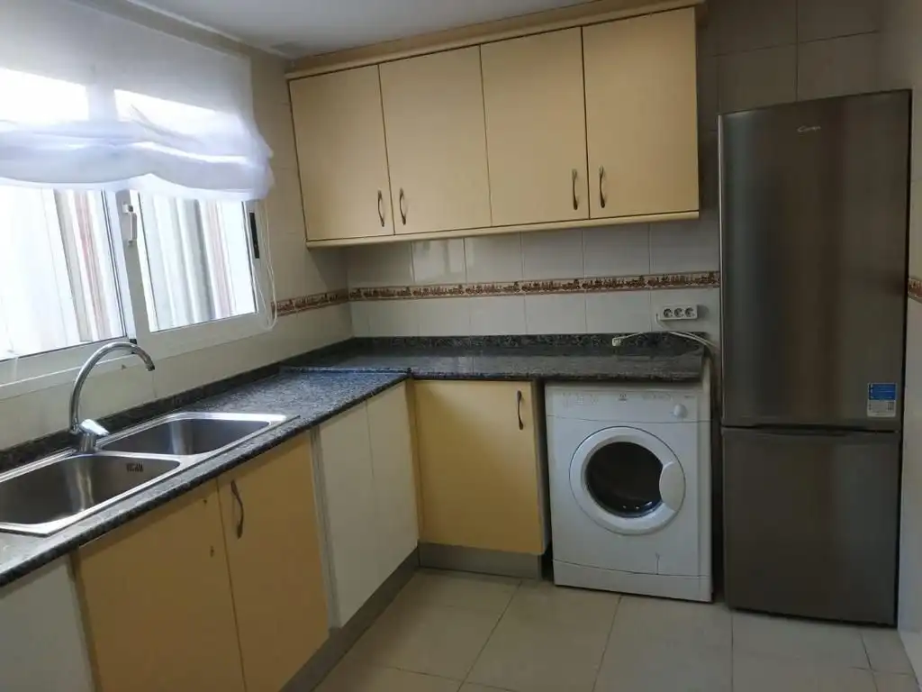 Flat for rent in Carrer de Pere Cabanes, 56, Torrefiel