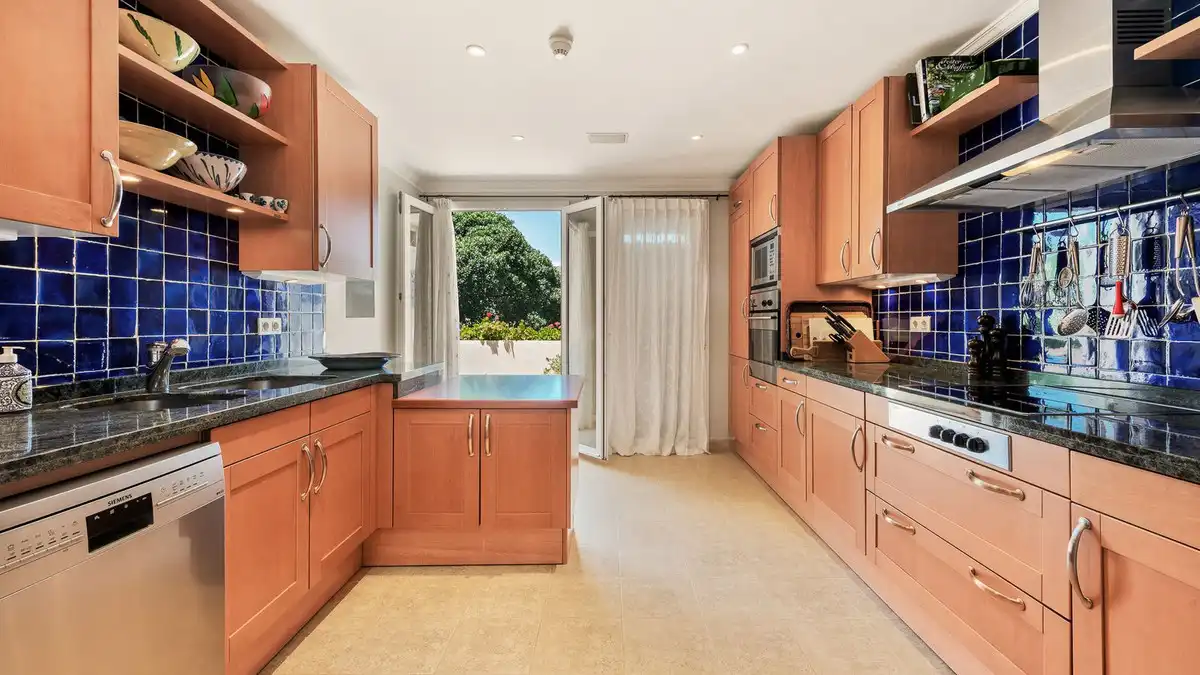 Apartamento con piscina en venta en Nueva Andalucía, imagen 14