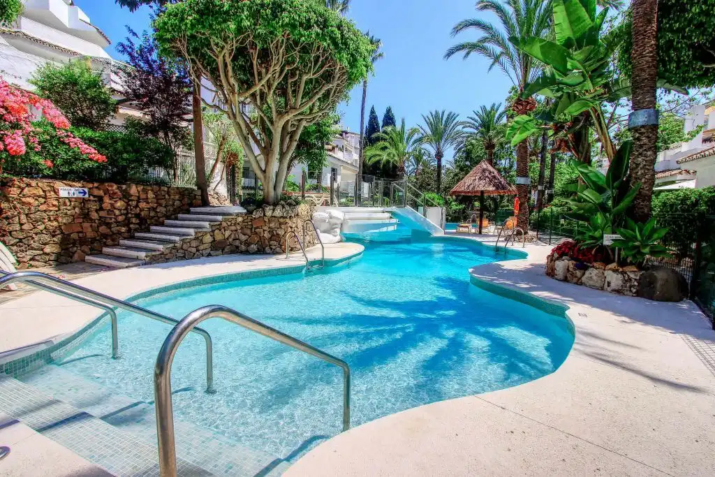 Piscina de Ático en venta en Marbella con Aire acondicionado, Calefacción y Terraza
