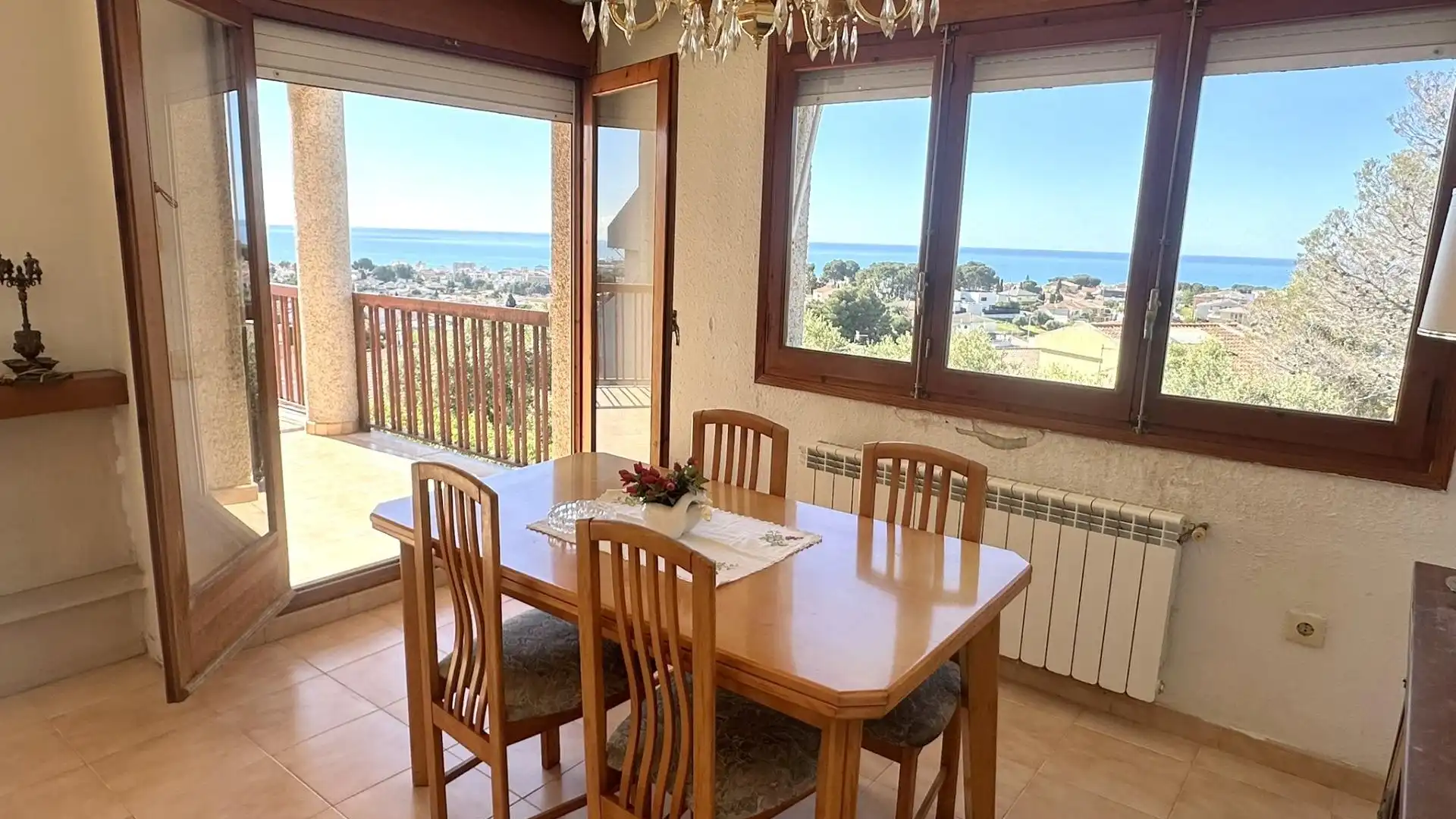 Esszimmer von Einfamilien-Reihenhaus zum Verkauf in Calafell mit Gemeinschaftspool