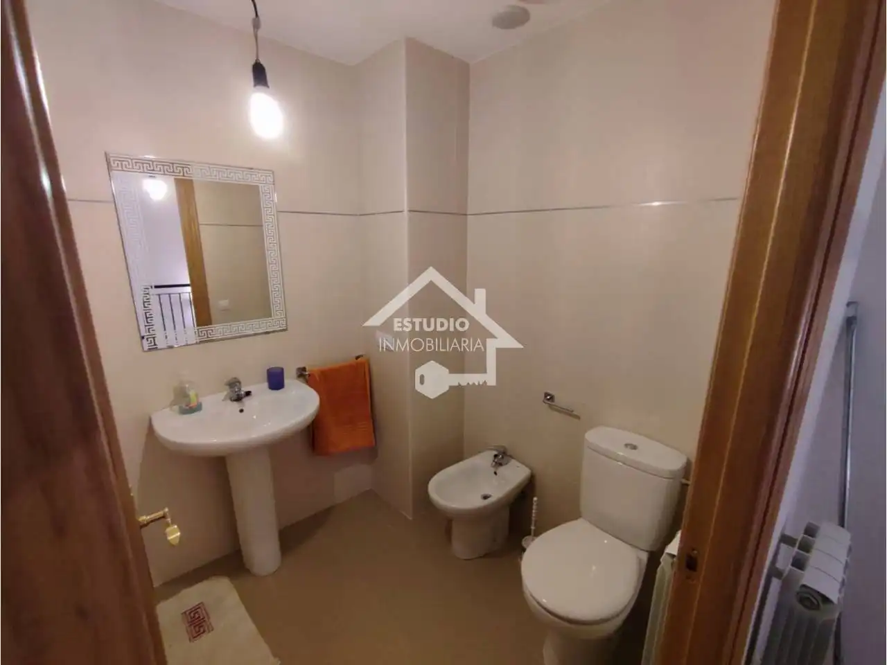 Bathroom of Detached homes for sale in Canillas de Río Tuerto  with Heating, Parquet flooring and Terrace