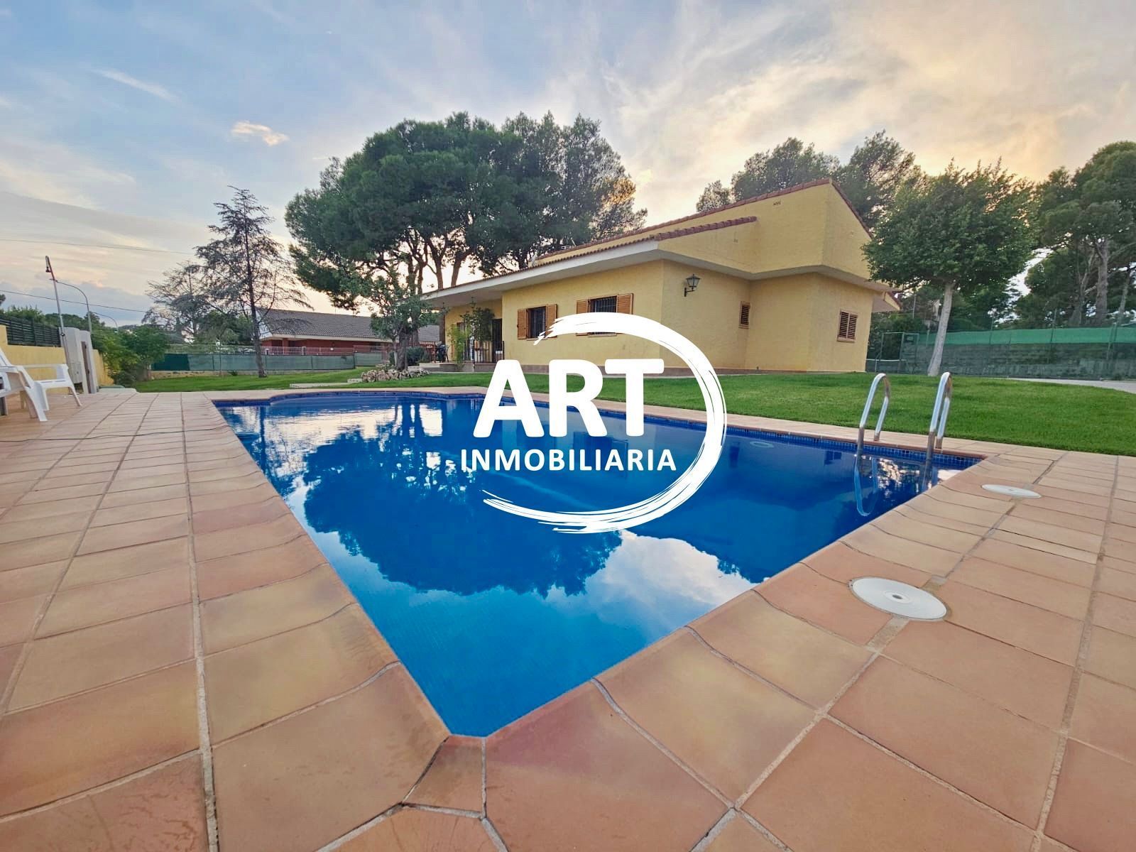 Exterior view of House or chalet for sale in La Pobla de Vallbona  with Air Conditioner, Heating and Private garden
