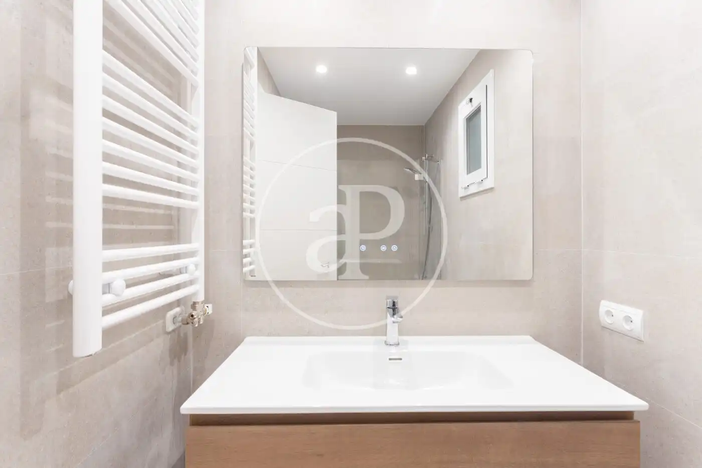 Baño de Piso de alquiler en Barcelona con Aire acondicionado, Calefacción y Terraza