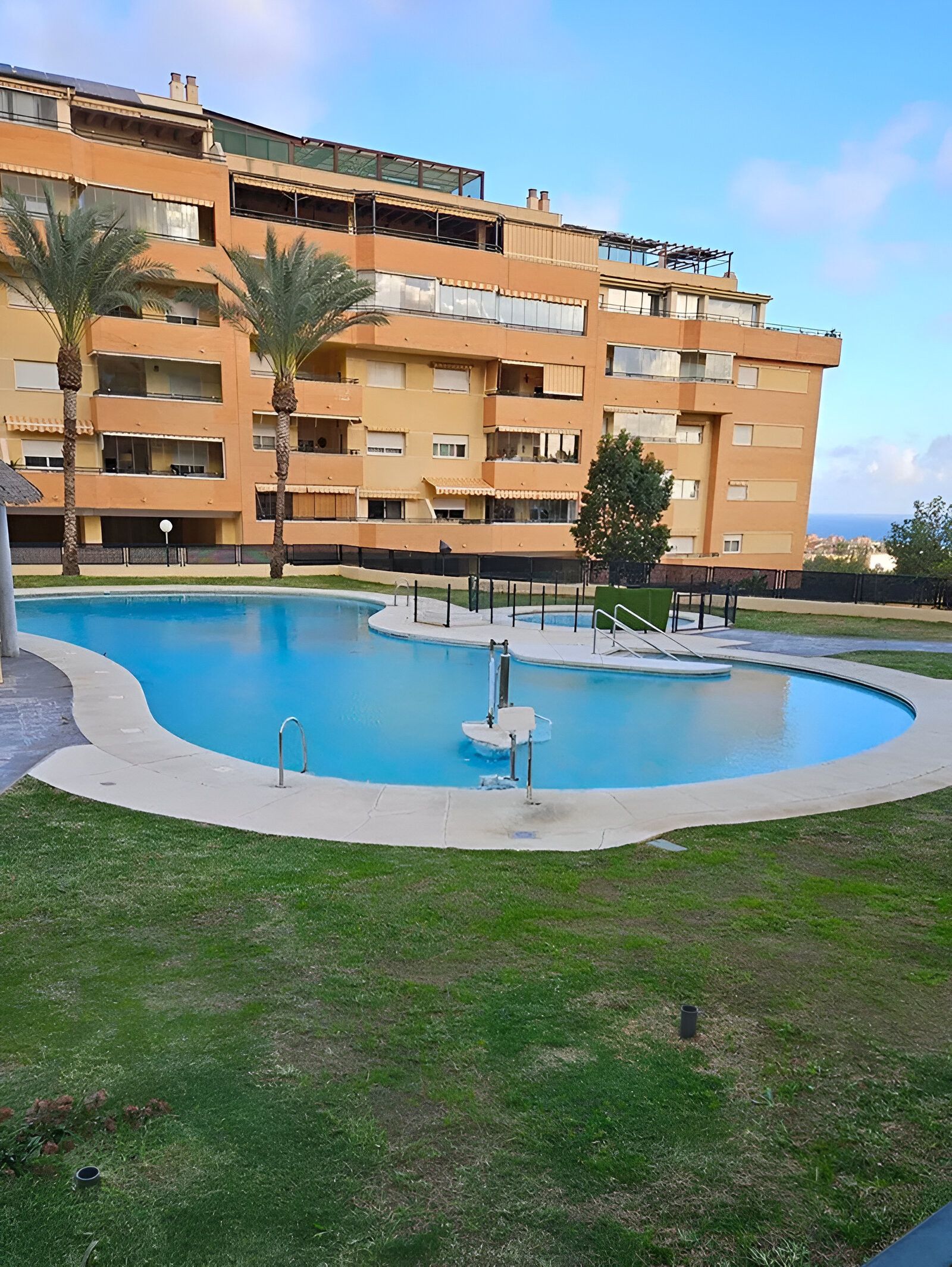 Piscina de Apartament en venda en Torremolinos amb Aire condicionat, Terrassa i Piscina