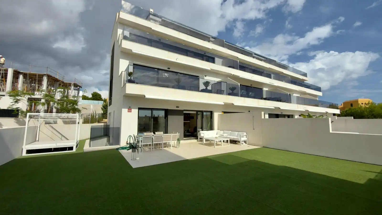 Casa o chalet de alquiler en Calle Londres, 9, Golf Bahía