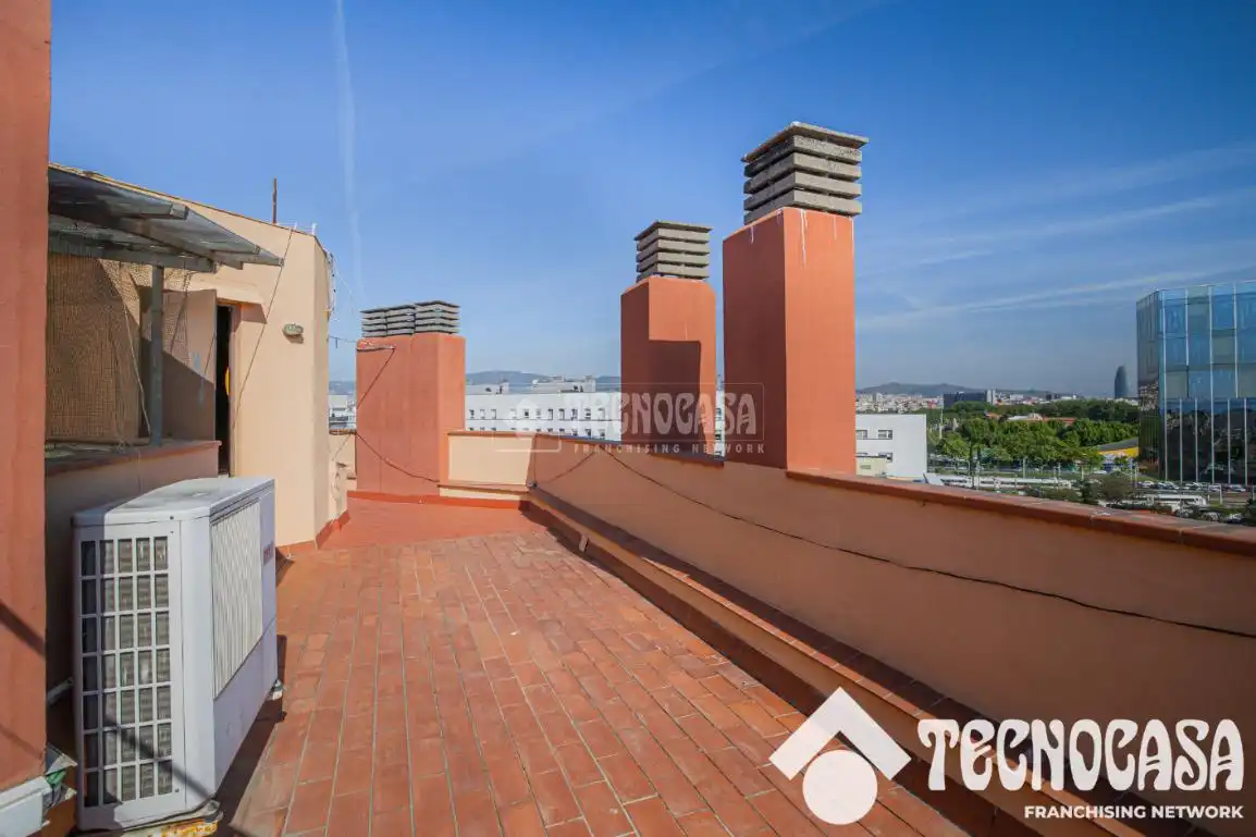 Terrassa de Pis en venda en Barcelona amb Aire condicionat