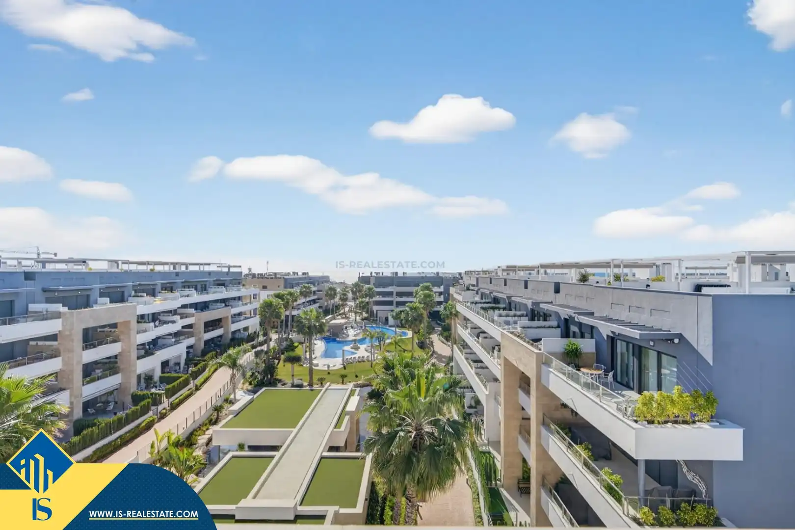 Penthouse with pool for sale in Orihuela Costa