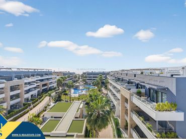 Penthouse with pool for sale in Orihuela Costa