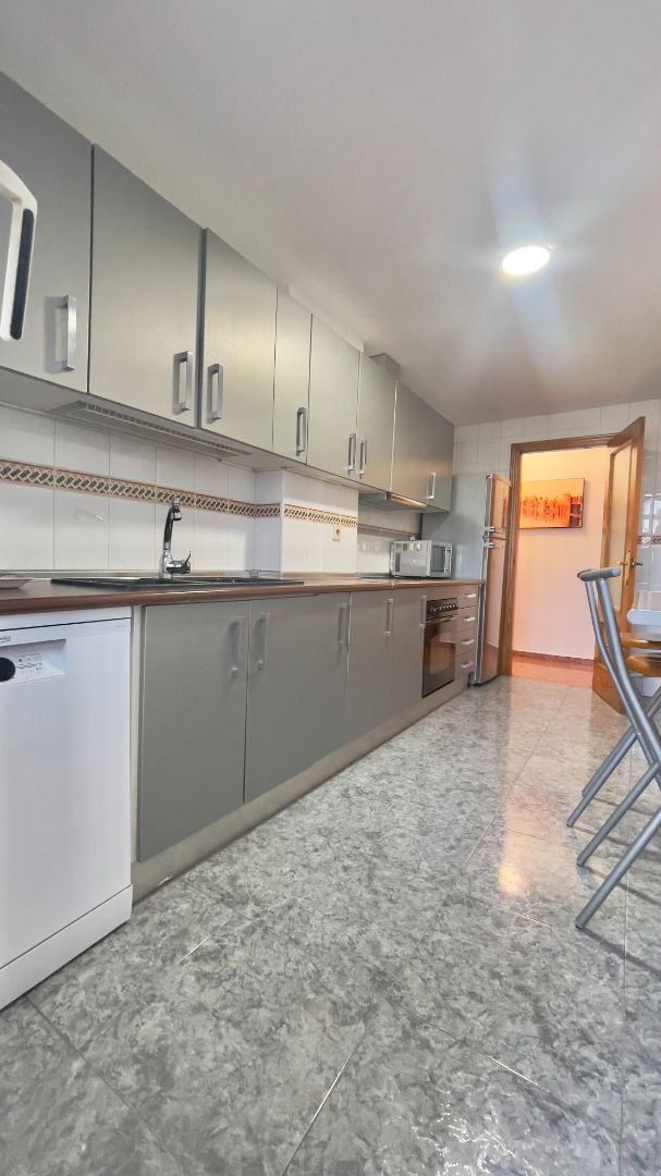 Cocina de Piso de alquiler en Alicante / Alacant con Aire acondicionado, Calefacción y Amueblado