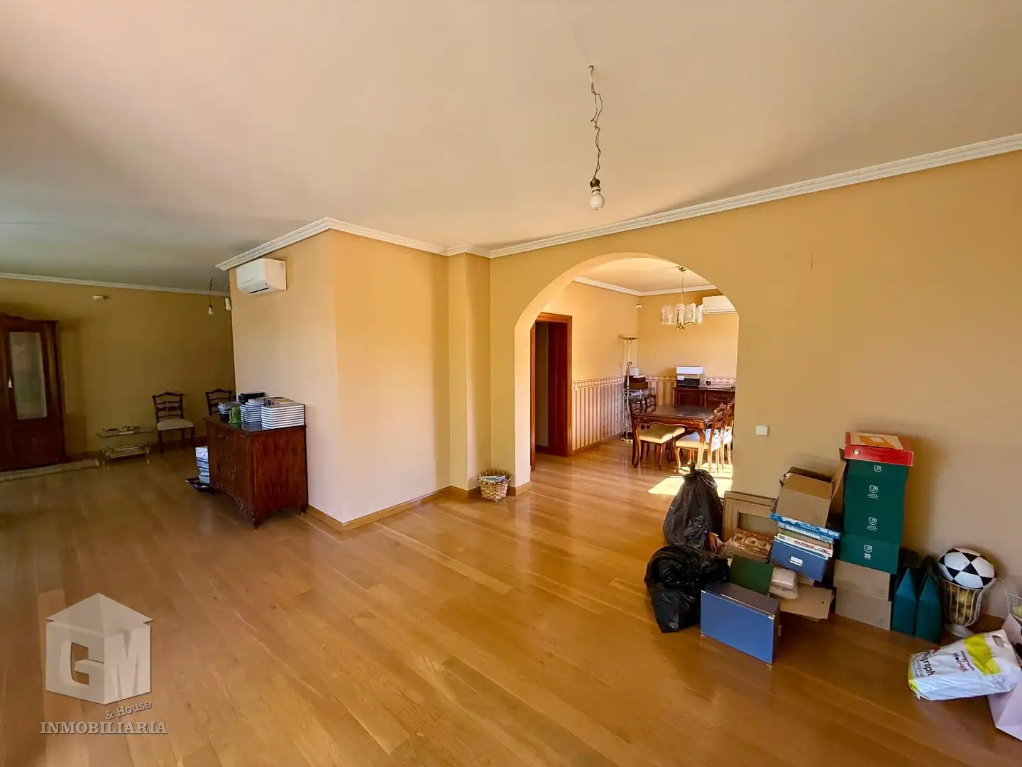 Sala d'estar de Casa o xalet en venda en Villaviciosa de Odón amb Aire condicionat, Calefacció i Jardí privat