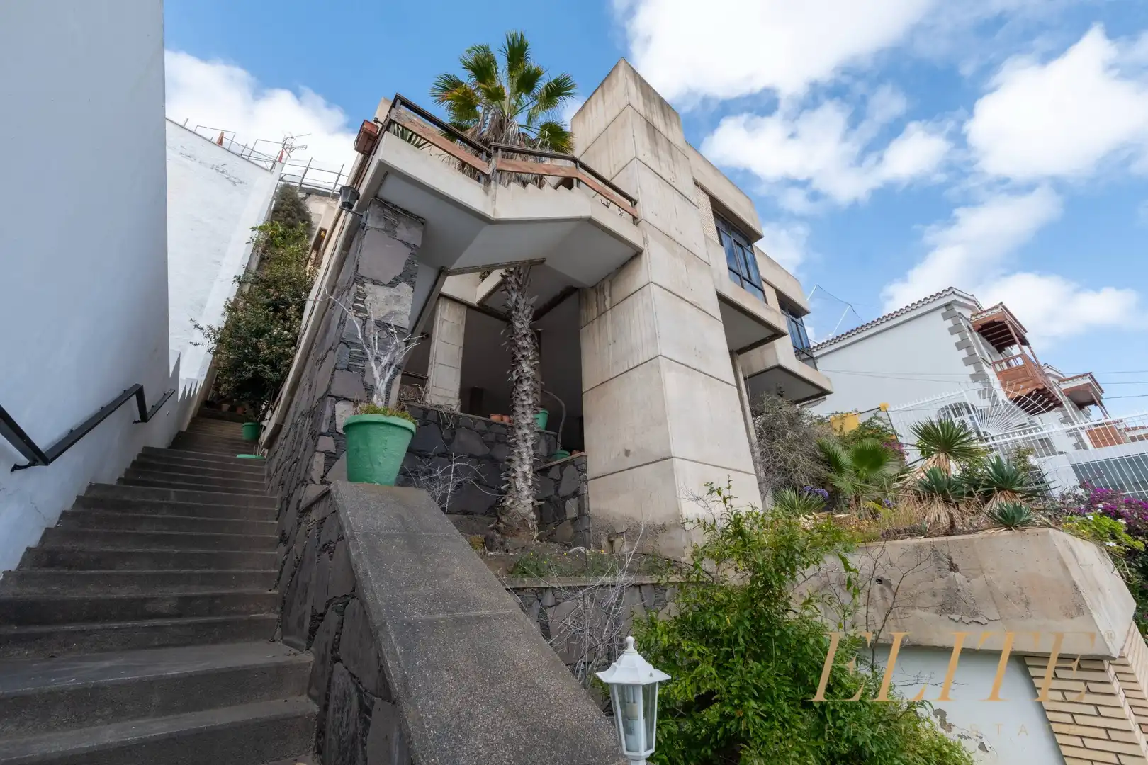 Vista exterior de Casa o xalet en venda en Las Palmas de Gran Canaria amb Terrassa, Piscina i Moblat