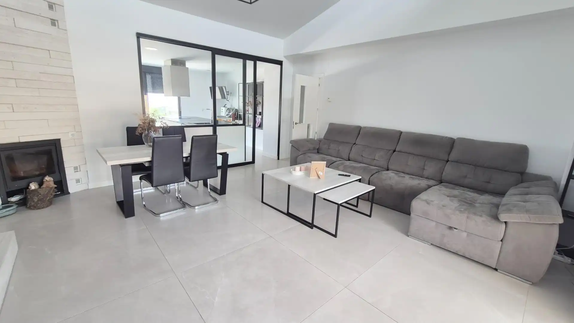 Sala de estar de Casa o chalet en venta en Carrascal de Barregas con Aire acondicionado, Calefacción y Jardín privado