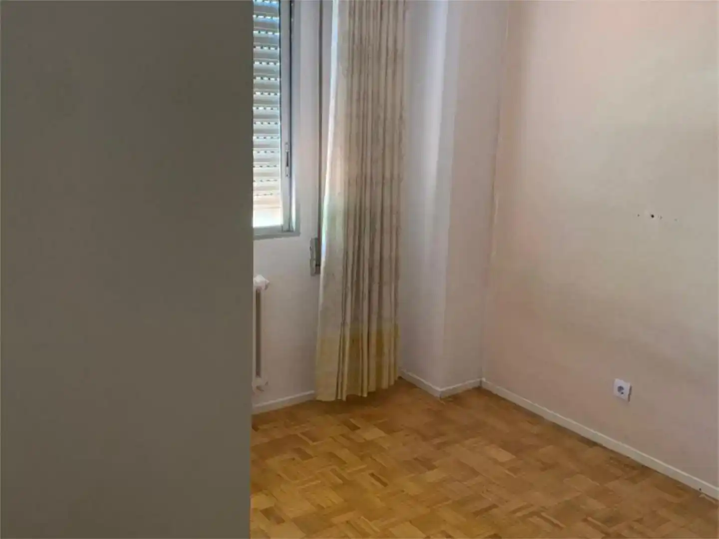 Dormitori de Pis en venda en  Madrid Capital amb Balcó