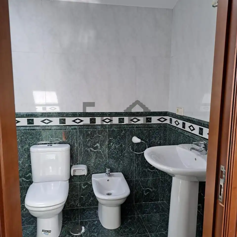 Bany de Dúplex en venda en Ourense Capital  amb Calefacció i Parquet