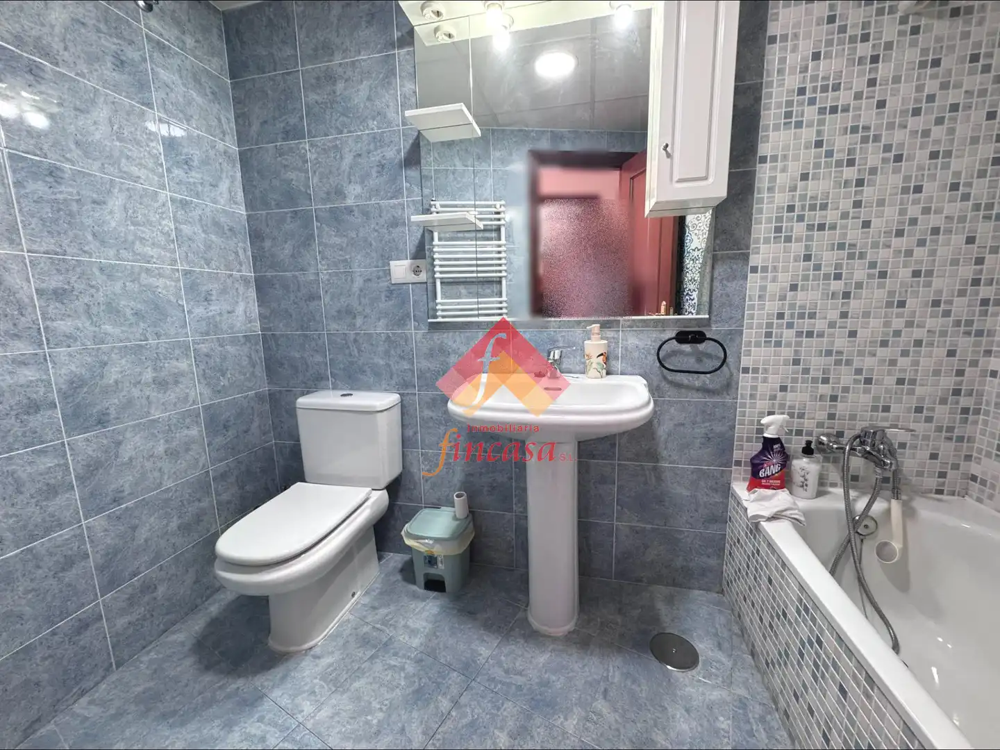 Badezimmer von Dachboden zum Verkauf in Ronda mit Heizung, Terrasse und Möbliert